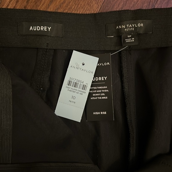 Ann Taylor | The Petite Audrey Ankle Pant in Bi-Stretch - Picture 4 of 6